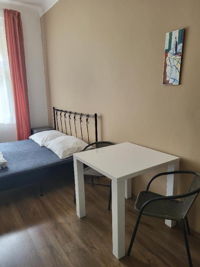 Pension Sunflower Prague Ngoại thất bức ảnh